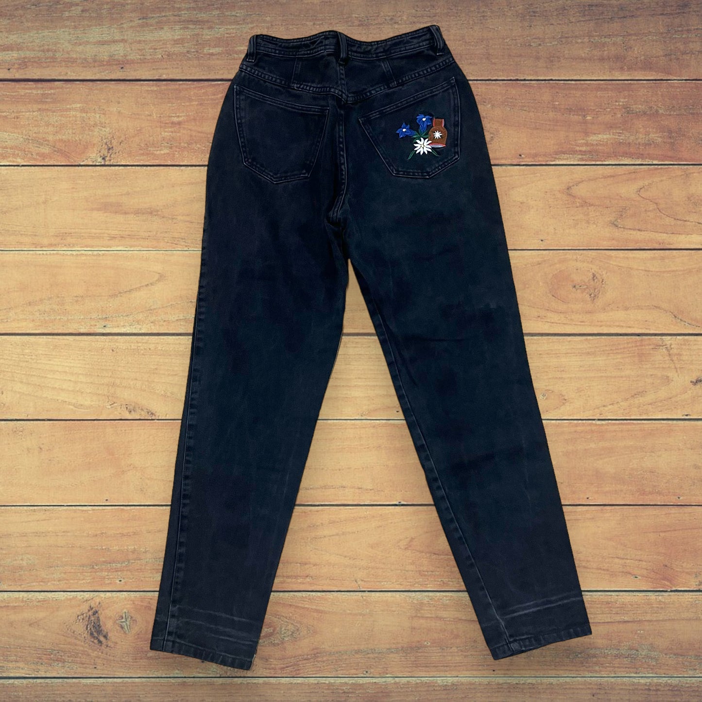 Jeans neri con ricamo 42